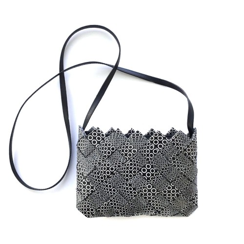 Bolso Bandolera Lyva – Belleza silenciosa en bandolera | Strambótica