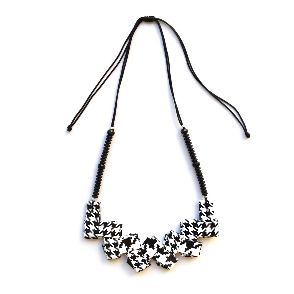 Hens-Foot Necklace – Sustainable Classic Elegance | Strambótica