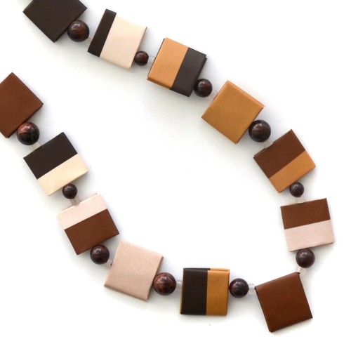 Collar Largo Tierra – Colores tierra, artesanía pura | Strambótica