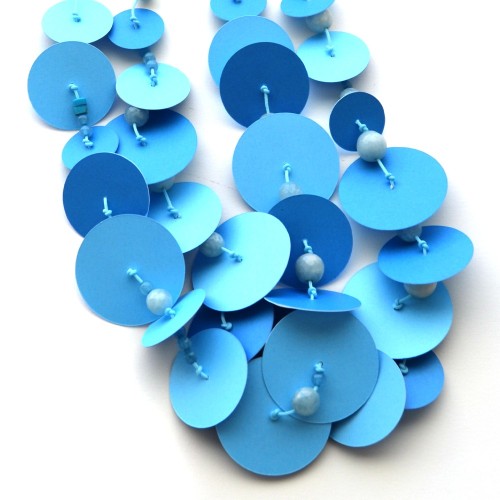 Collar Nenúfar Azul – Calma sostenible hecha a mano | Strambótica