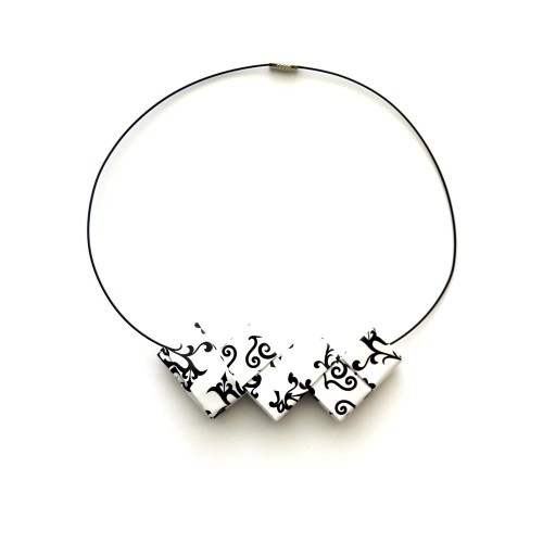 Lotus Hoop Necklace – Balance and Harmony in Recycled Paper | Strambótica