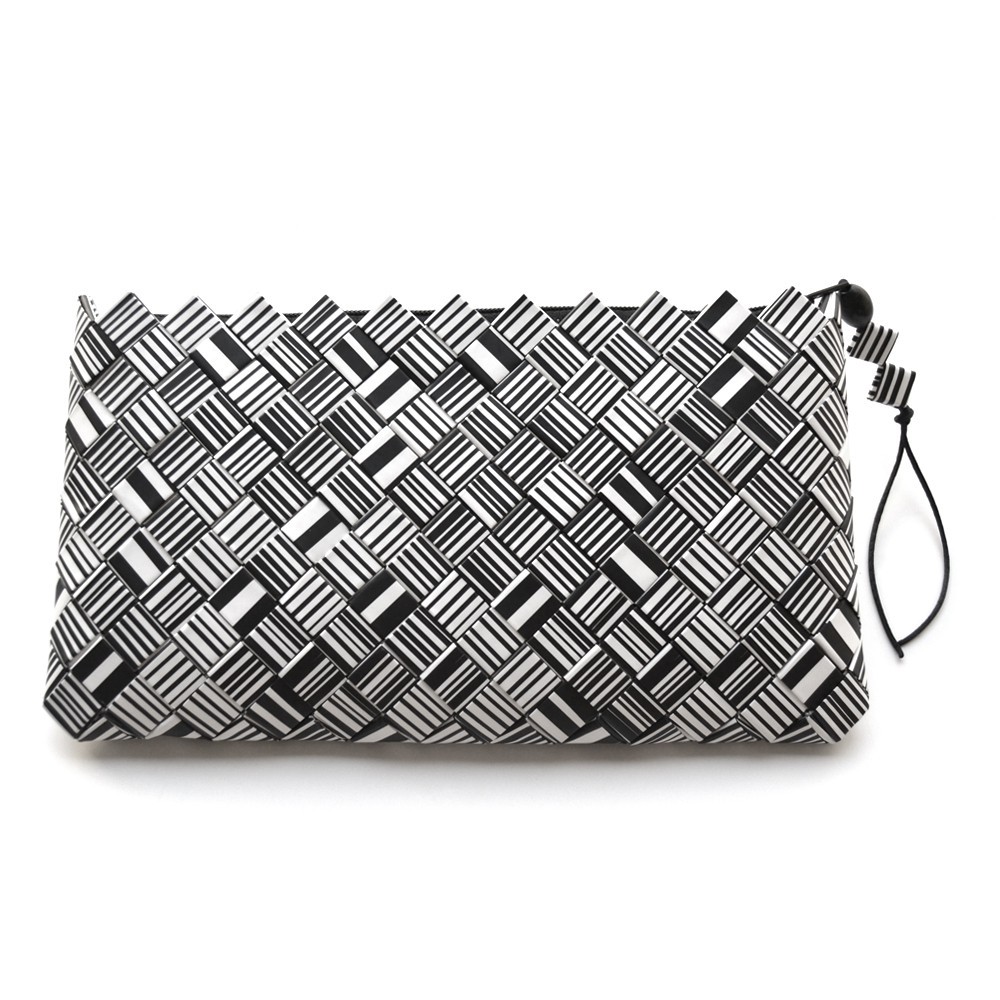 Clutch Compás – Estampado de rayas en papel reciclado | Strambótica
