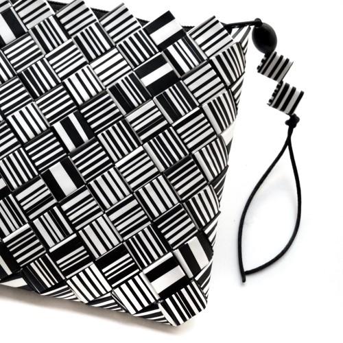Clutch Compás – Striped Print on Recycled Paper | Strambótica