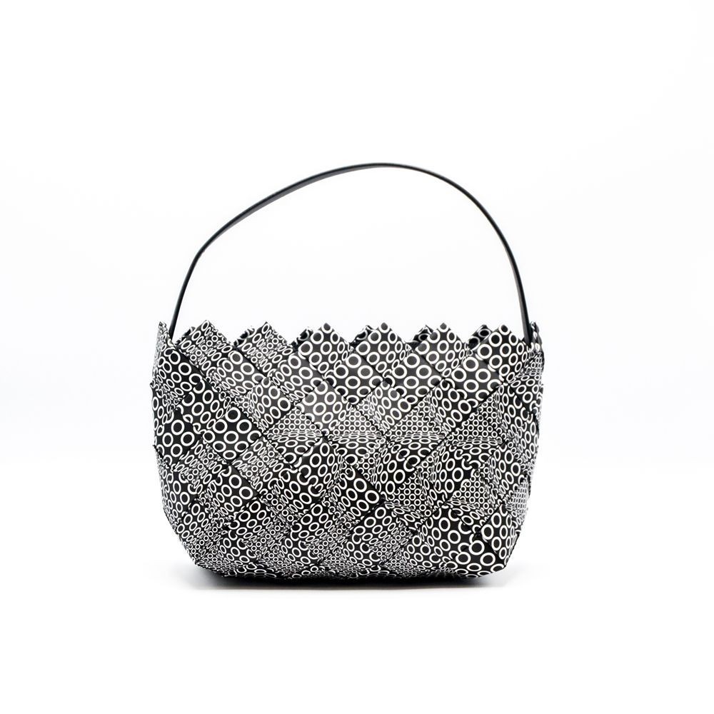 Bolso De Mano Lyva – Minimalismo sostenible hecho en España | Strambótica