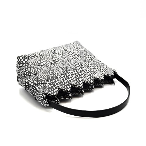 Lyva Clutch – Sustainable minimalism made in Spain | Strambótica