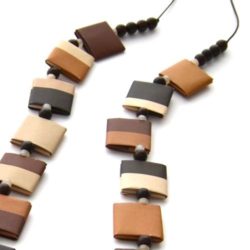 Collar Largo Tierra – Colores tierra, artesanía pura | Strambótica