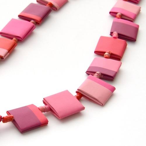 Long Pink Necklace – Sustainable Romance for Your Look | Strambótica