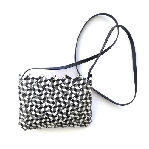 Dado Crossbody Bag – Geometric Design That Complements Your Look | Strambótica