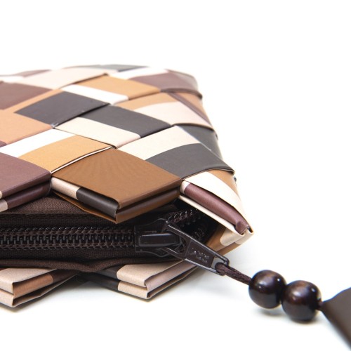 Cacao Shoulder Bag – Sustainable warmth for your day | Strambótica