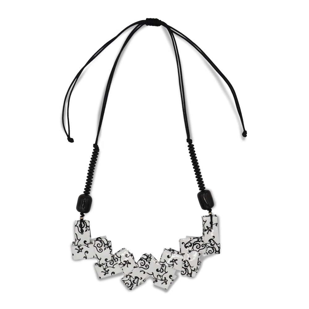 Lotus Choker – Balance and Harmony for Your Neck | Strambótica