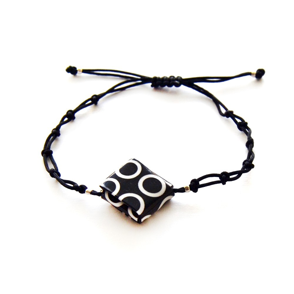 Minimalist Lyva Bracelet Made from Recycled Paper | Strambótica